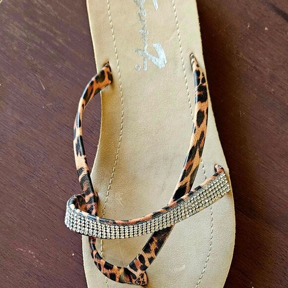 SEVEN7 Women's New In Bag Cheetah Rhinestone Faux Leather Thong/Sandal - Picture 7 of 16